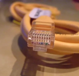 Por qué se desconecta el adaptador de red Ethernet